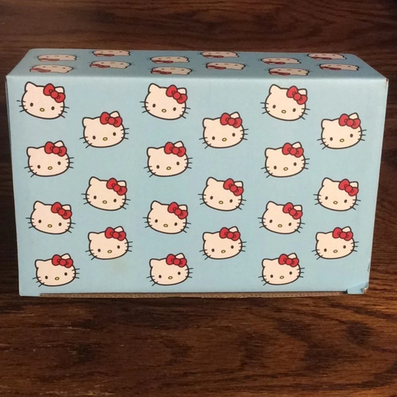 Sanrio Hello Kitty salt & pepper shakers - Picture 2 of 4